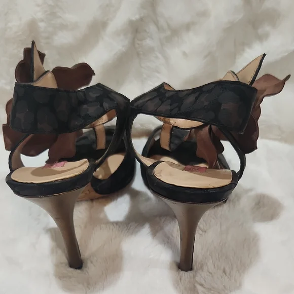 Betsey Johnson Black and Metallic Gold Floral Heels - Picture 4 of 7